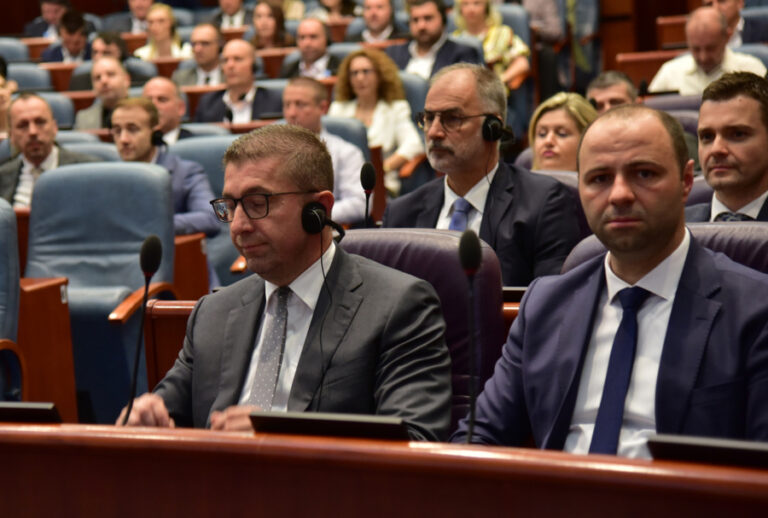 Мицкоски се обидува да се оправда: Албанците не работат за 25 илјади денари
