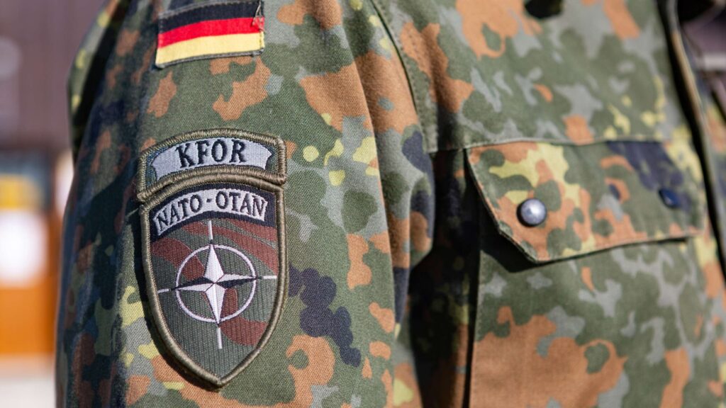 „Хафингтонпост“: Италија предлага модел на КФОР за Украина