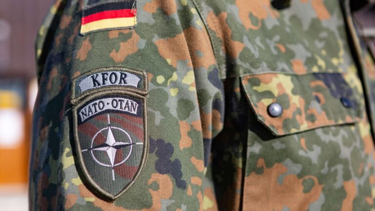 „Хафингтонпост“: Италија предлага модел на КФОР за Украина