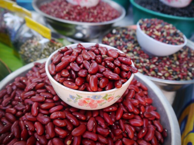 Ви помагаат да го намалите холестеролот, еве три евтини и вкусни намирници кои треба да ги консумирате