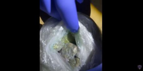 (ВИДЕО) 17-годишник фатен со 200 кесички марихуана во Аеродром