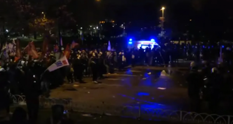 Во живо: Демонстрантите се судрија со полицијата во Турција