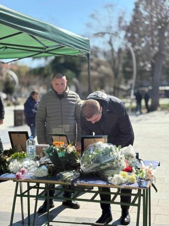 Мицкоски го посети Кочани и се потпиша во Книгата на жалост: Во солзи и тишина даваме почит за жртвит