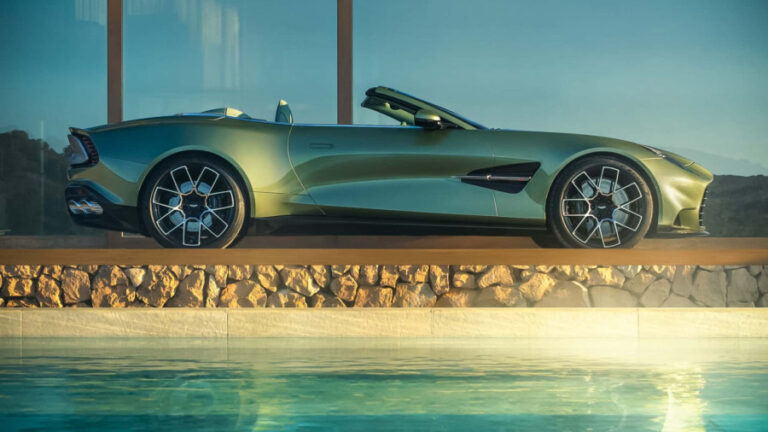 Најмоќниот сериски кабриолет со преден мотор – „Aston Martin Vanquish Volante“ (ФОТО)