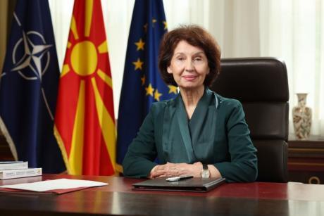 Сиљановска-Давкова ги потпиша указите за отповикување на девет амбасадори од должноста