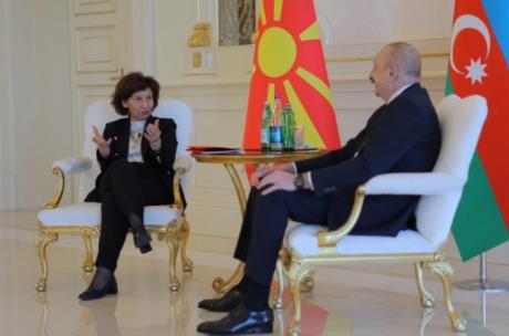 Сиљановска на тет-а-тет средба со Алијев во Баку