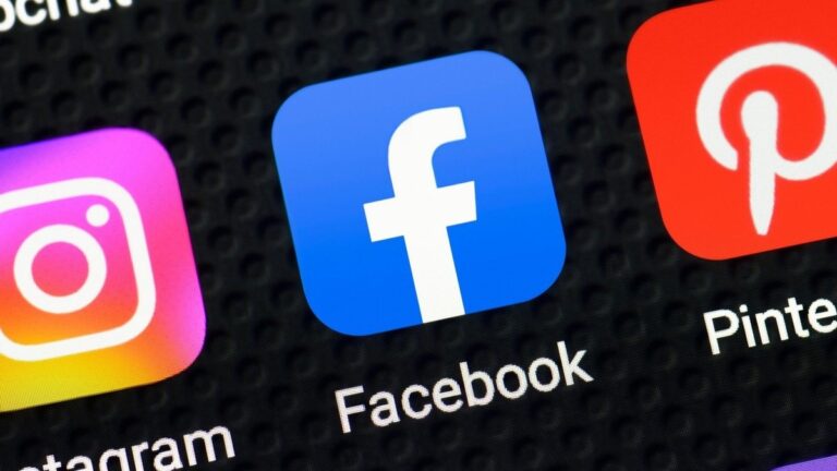 „Facebook“ се враќа на своите корени