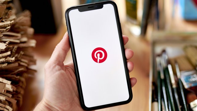 „Pinterest“ бележи успешен празничен квартал и е оптимист за приходите