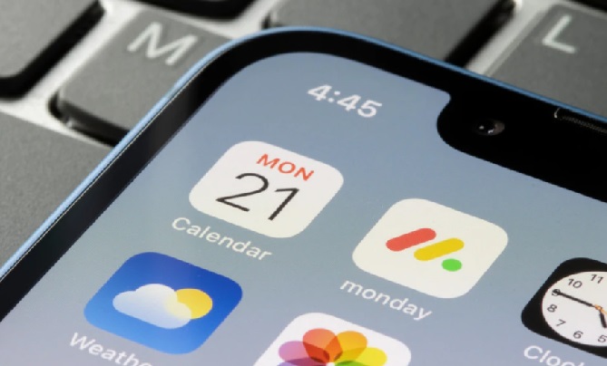 „Apple“ подготвува изненадување: „iPhone“ добива голем редизајн