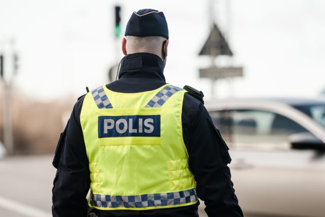Повеќе од 10 рачни бомби биле пронајдени во ранецот на 15-годишно момче во Maлме