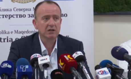 Таравари не излегува од владината коалиција