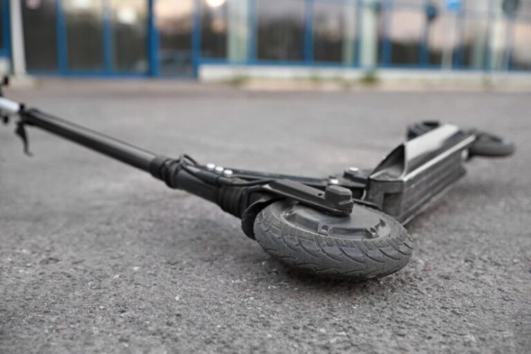 Тротинет удри во жена во Скопје, со тешки повреди заврши на комплексот клиники